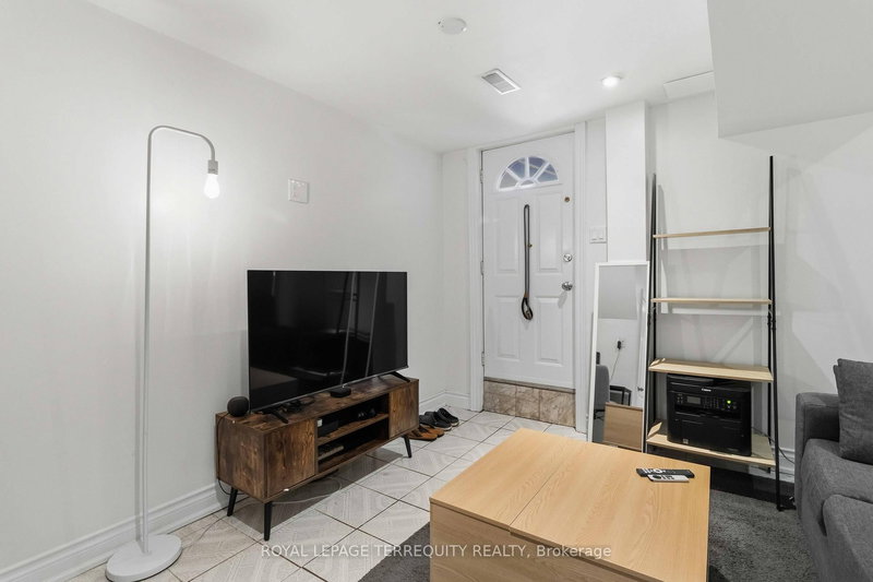 Bsmt - 41 Lacey Ave, Toronto, M6M 3L6 | Image 2
