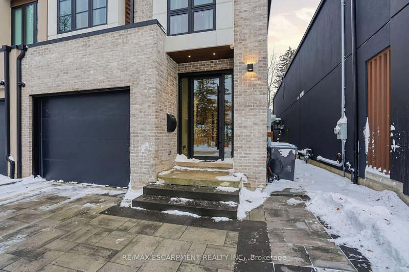 20B Broadview Ave, Mississauga, L5H 2S8 | Image 3