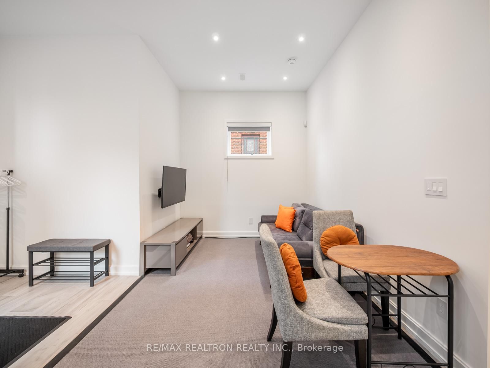 10 Katherine Road, Unit Lower - Photo 13