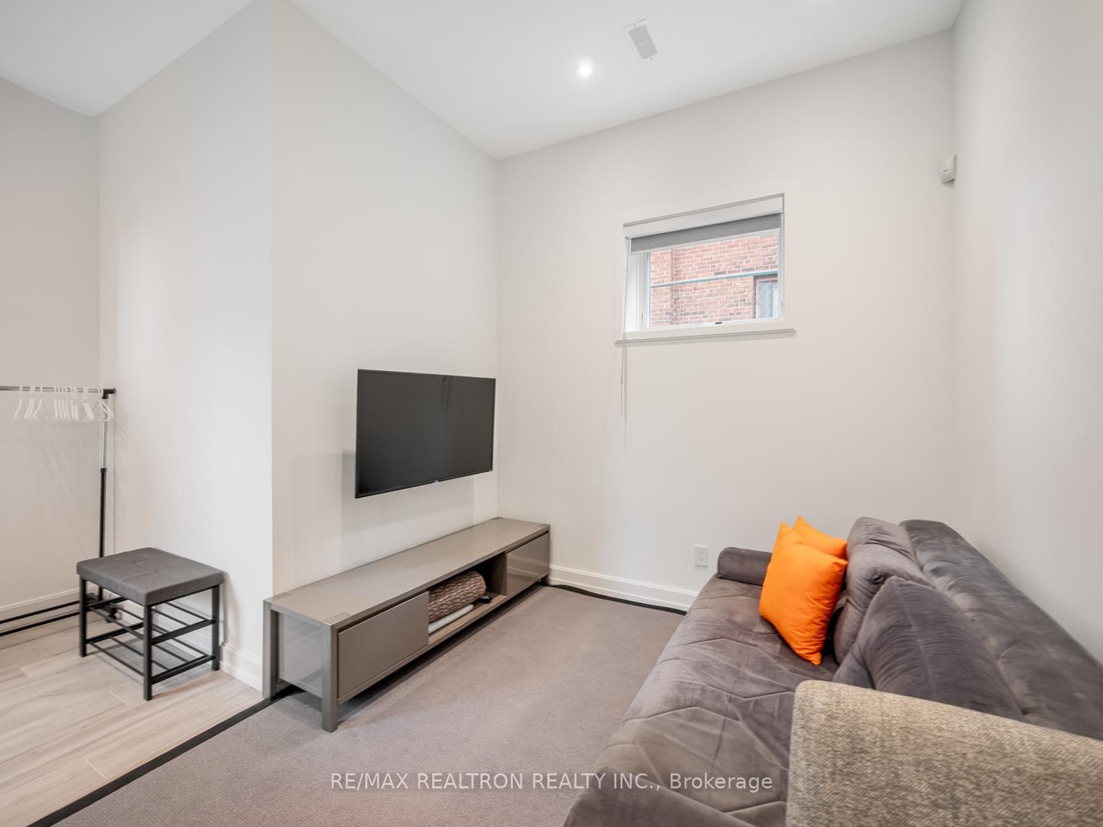 10 Katherine Road, Unit Lower - Photo 14