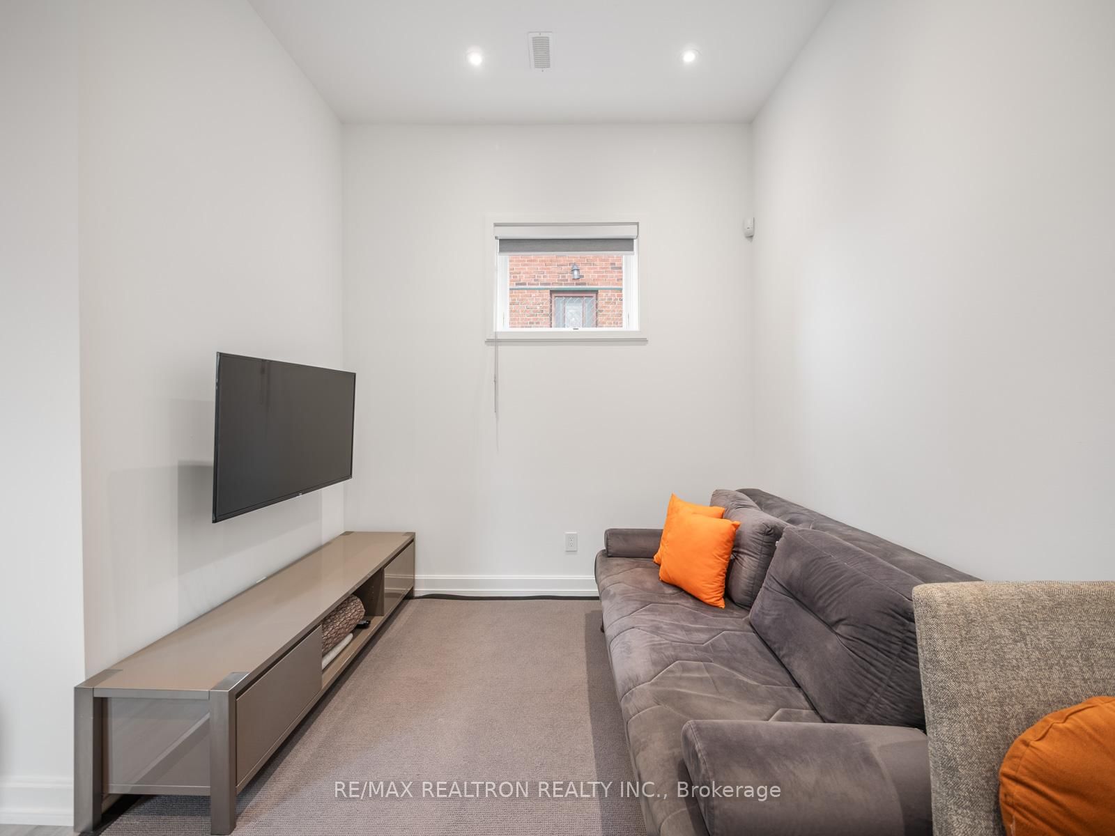 10 Katherine Road, Unit Lower - Photo 15