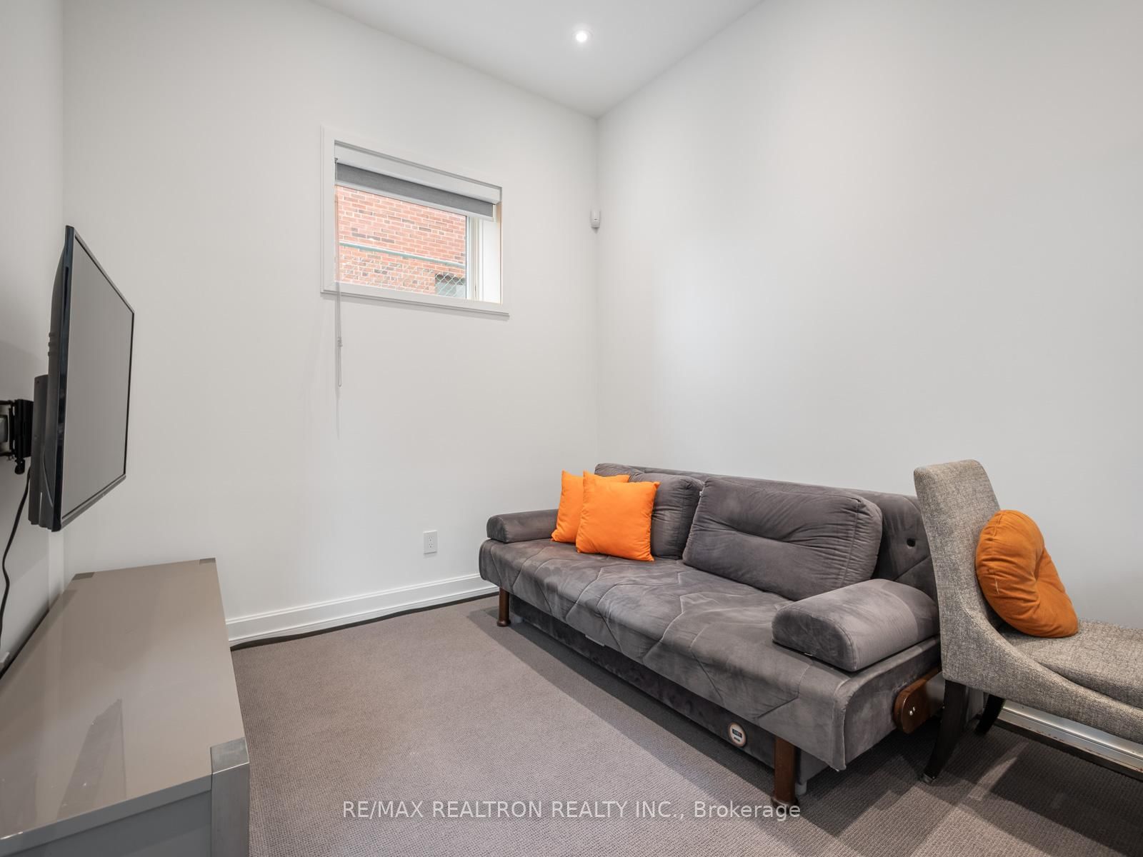 10 Katherine Road, Unit Lower - Photo 16