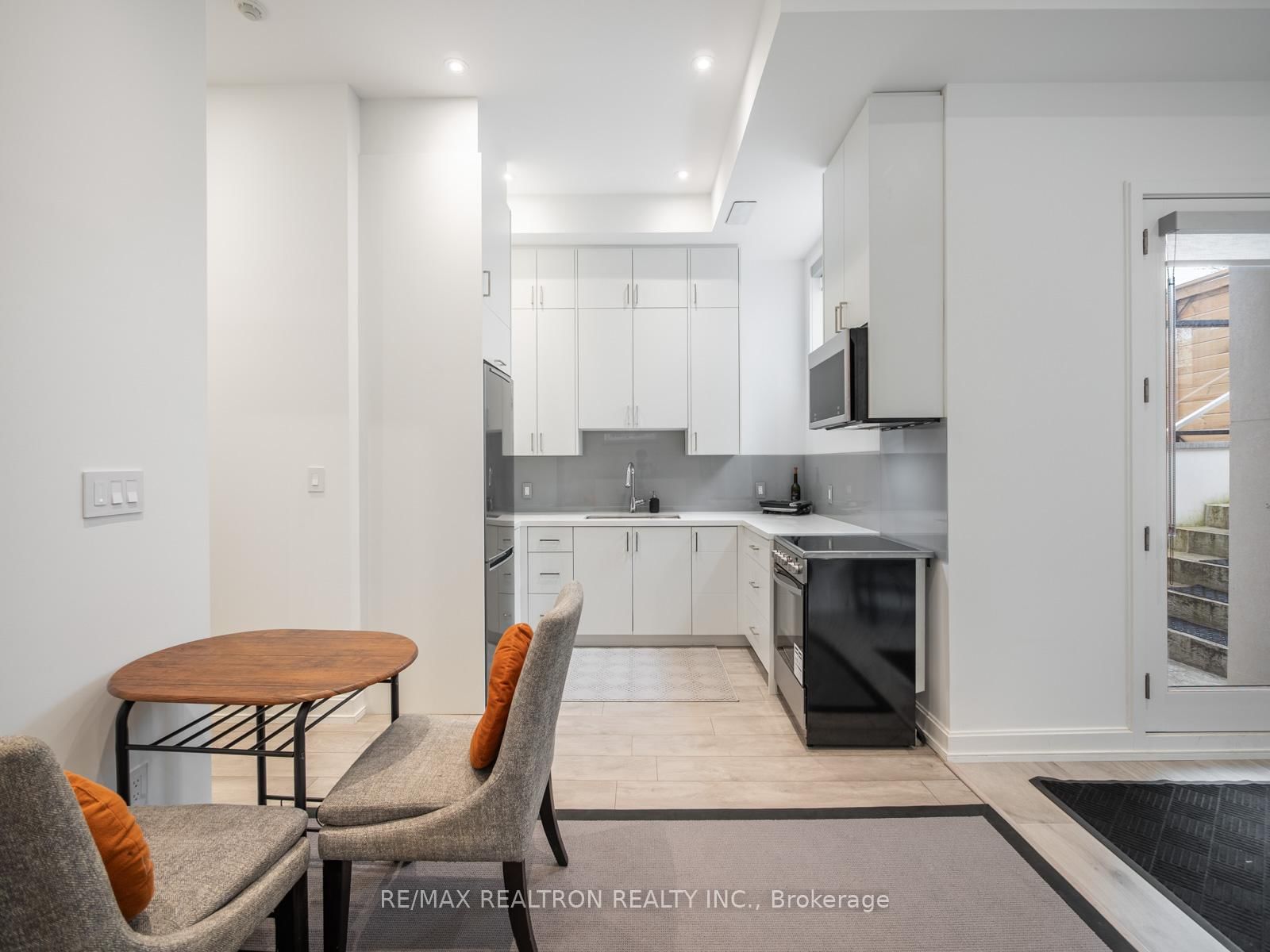 10 Katherine Road, Unit Lower - Photo 18