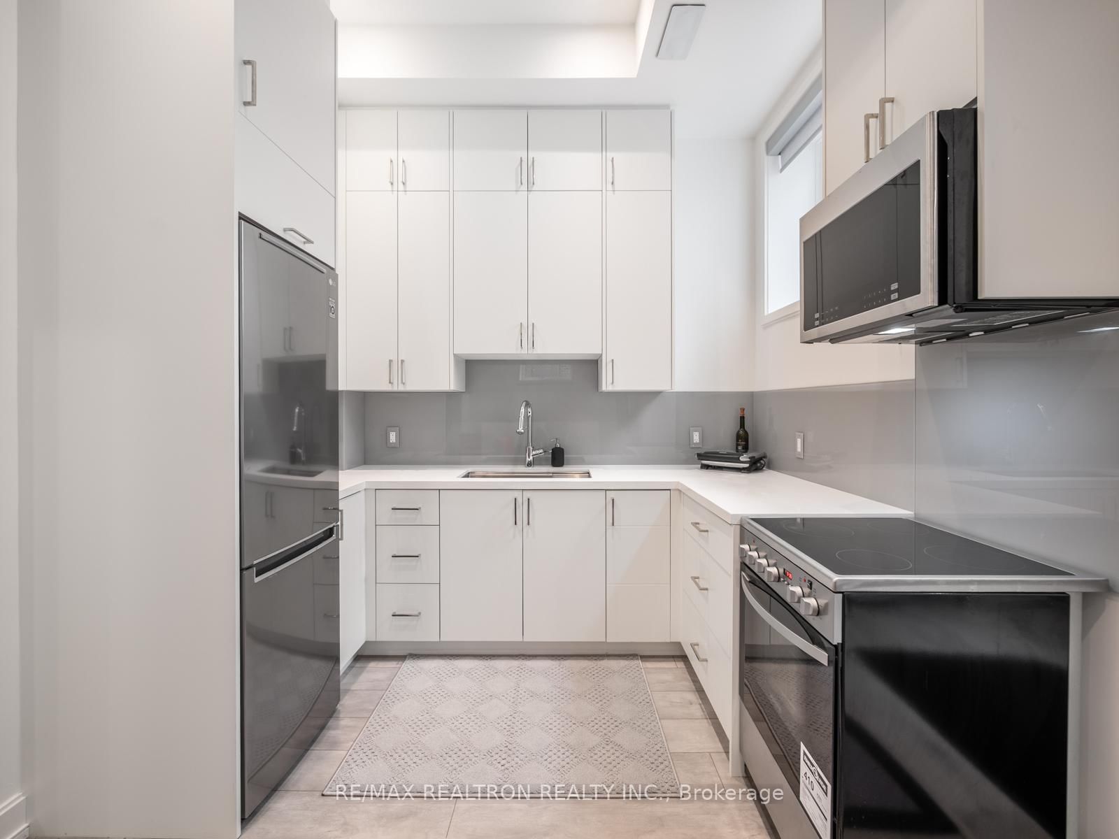 10 Katherine Road, Unit Lower - Photo 20