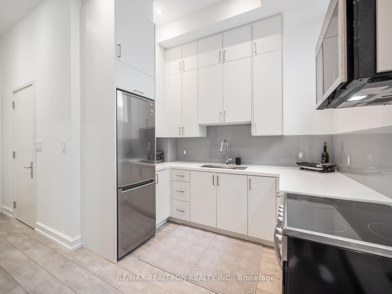 10 Katherine Road, Unit Lower - Photo 22