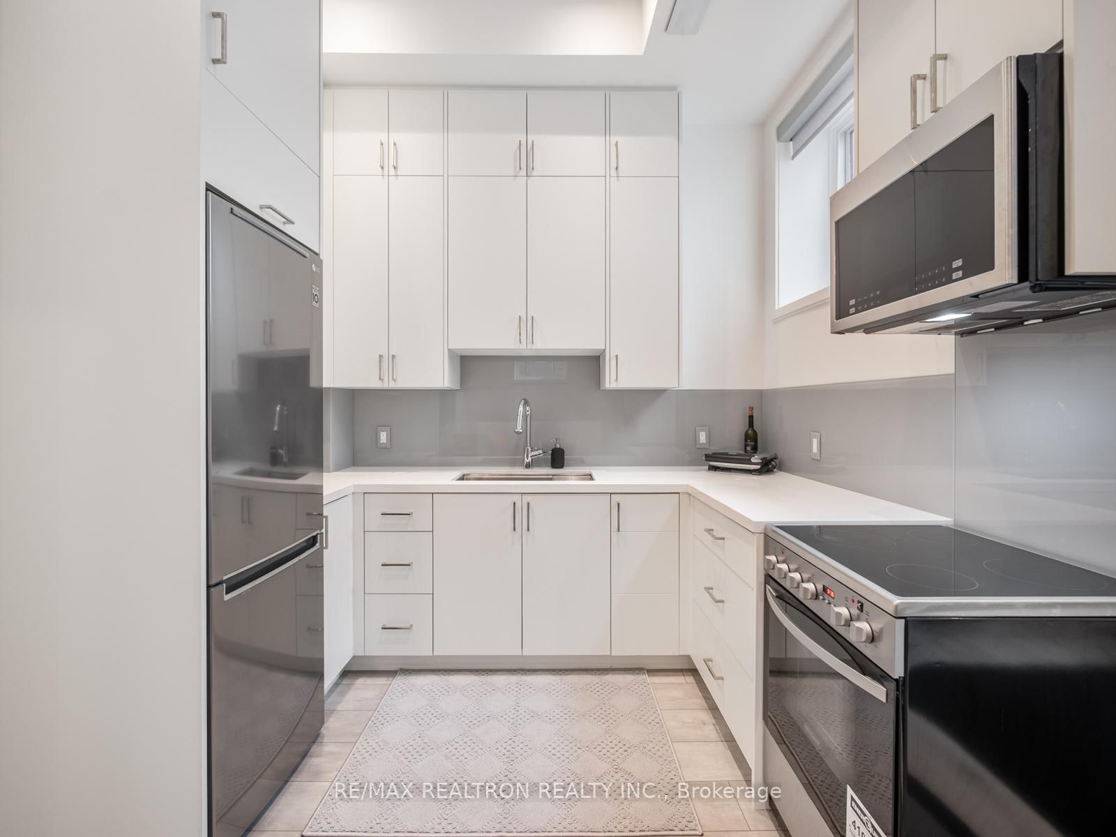 10 Katherine Road, Unit Lower - Photo 23