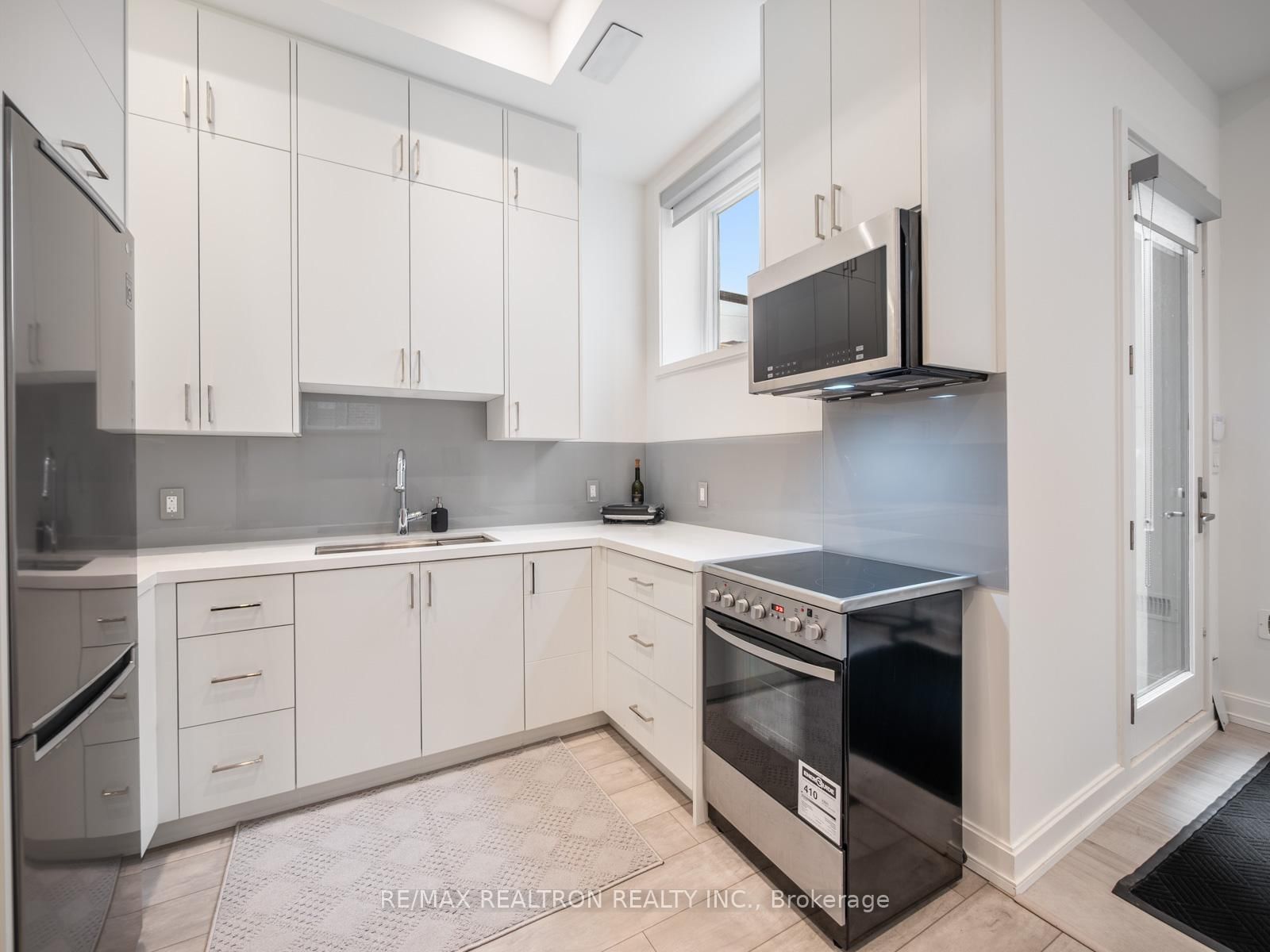 10 Katherine Road, Unit Lower - Photo 24