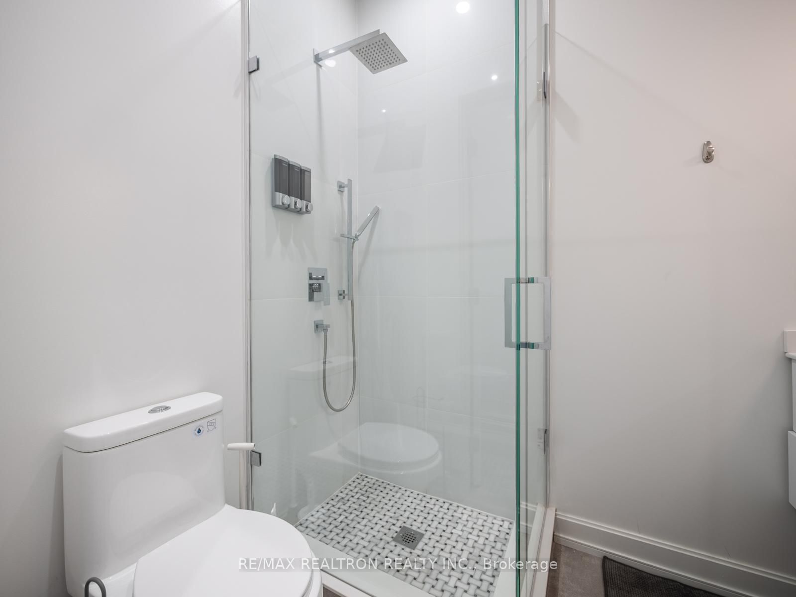 10 Katherine Road, Unit Lower - Photo 30
