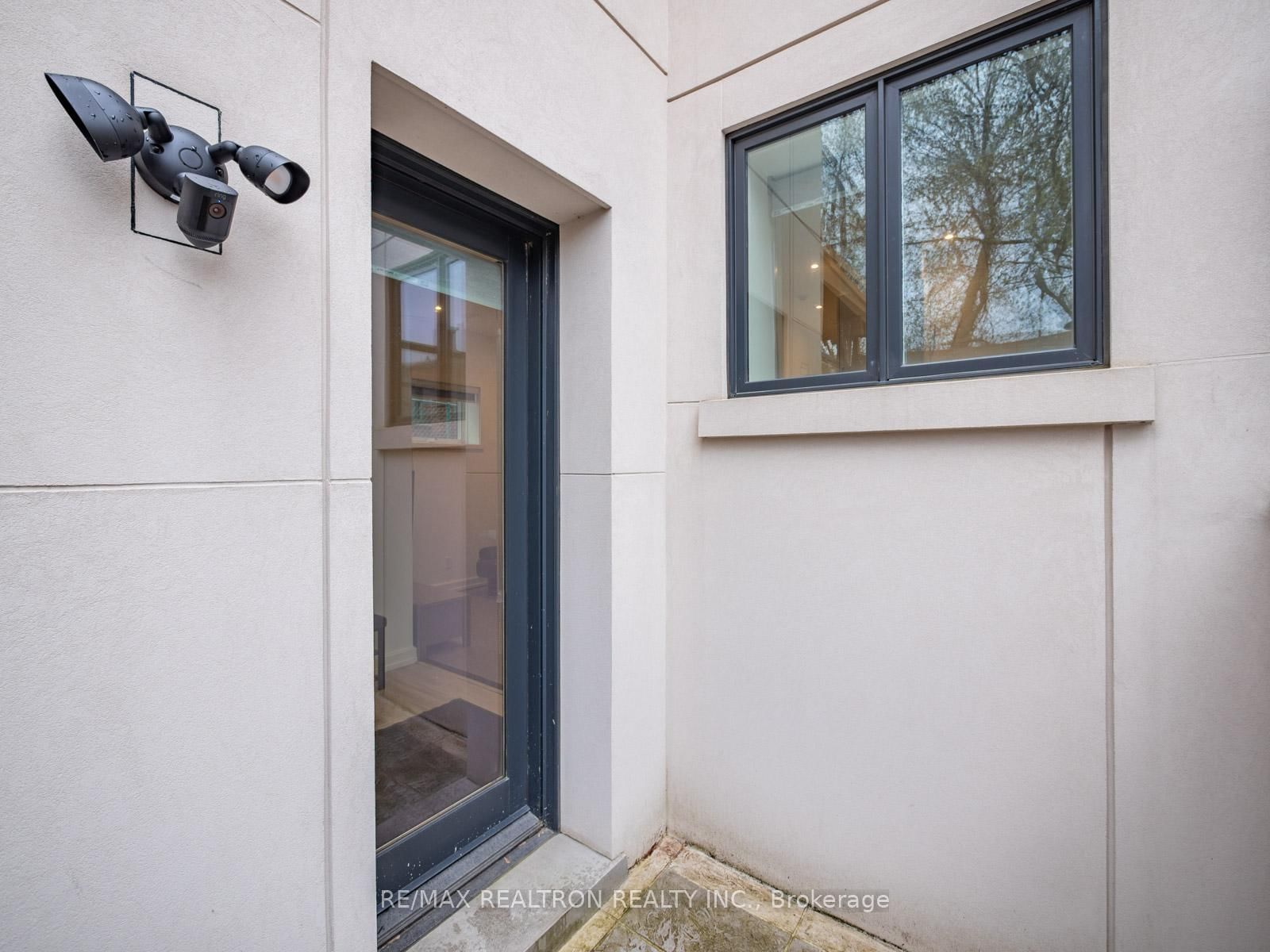 10 Katherine Road, Unit Lower - Photo 8