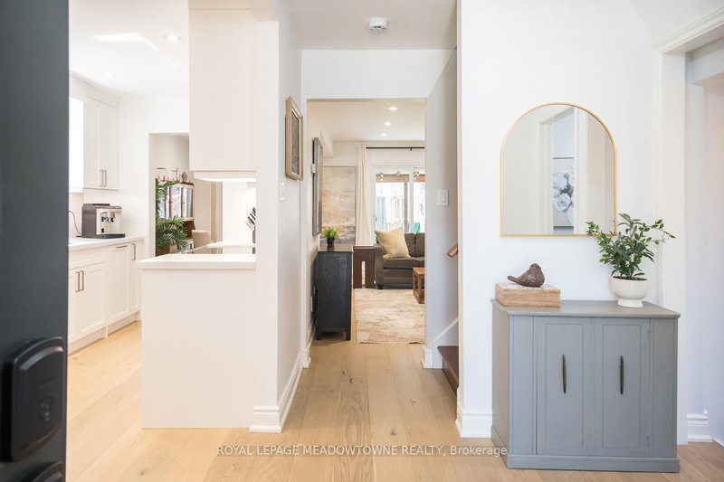 517 Beaver Crt, Milton, L9T 4A7 | Image 3