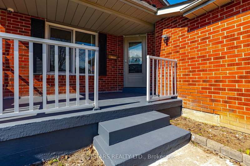 3945 Renfrew Crescent