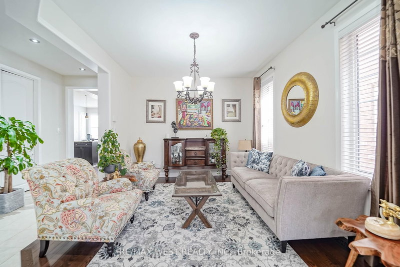 7 Aldersgate Dr, Brampton, L7A 4A9 | Image 2