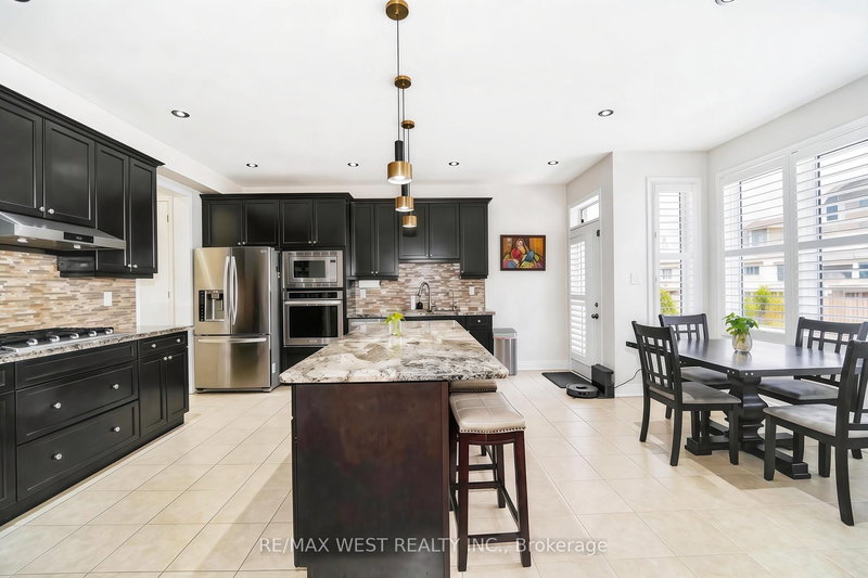 7 Aldersgate Dr, Brampton, L7A 4A9 | Image 3