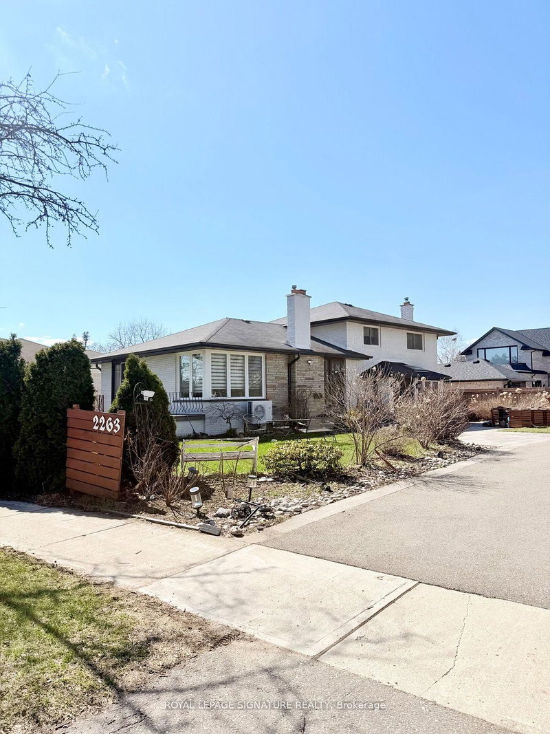 2263 Harcourt Cres, Mississauga, L4Y 1W3 | Image 2
