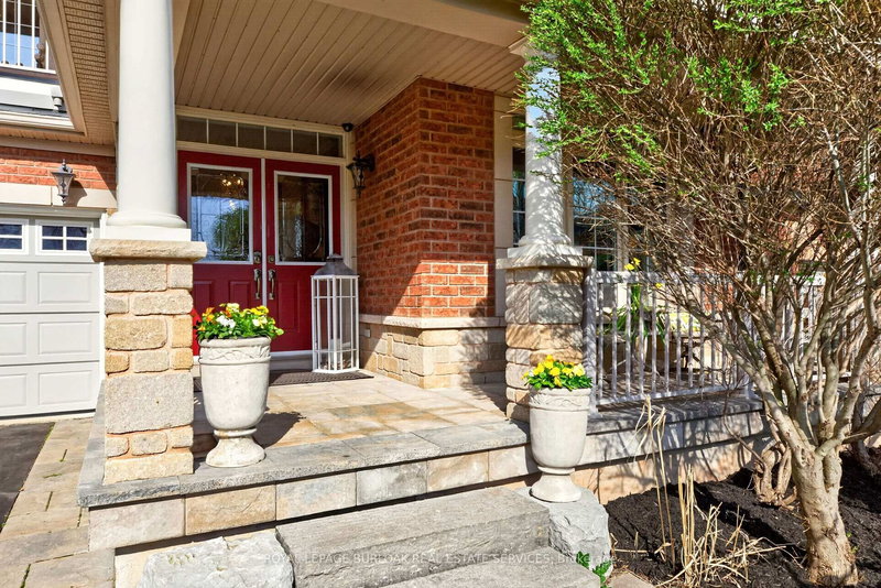 283 Turning Leaf Rd, Oakville, L6L 6V5 | Image 2