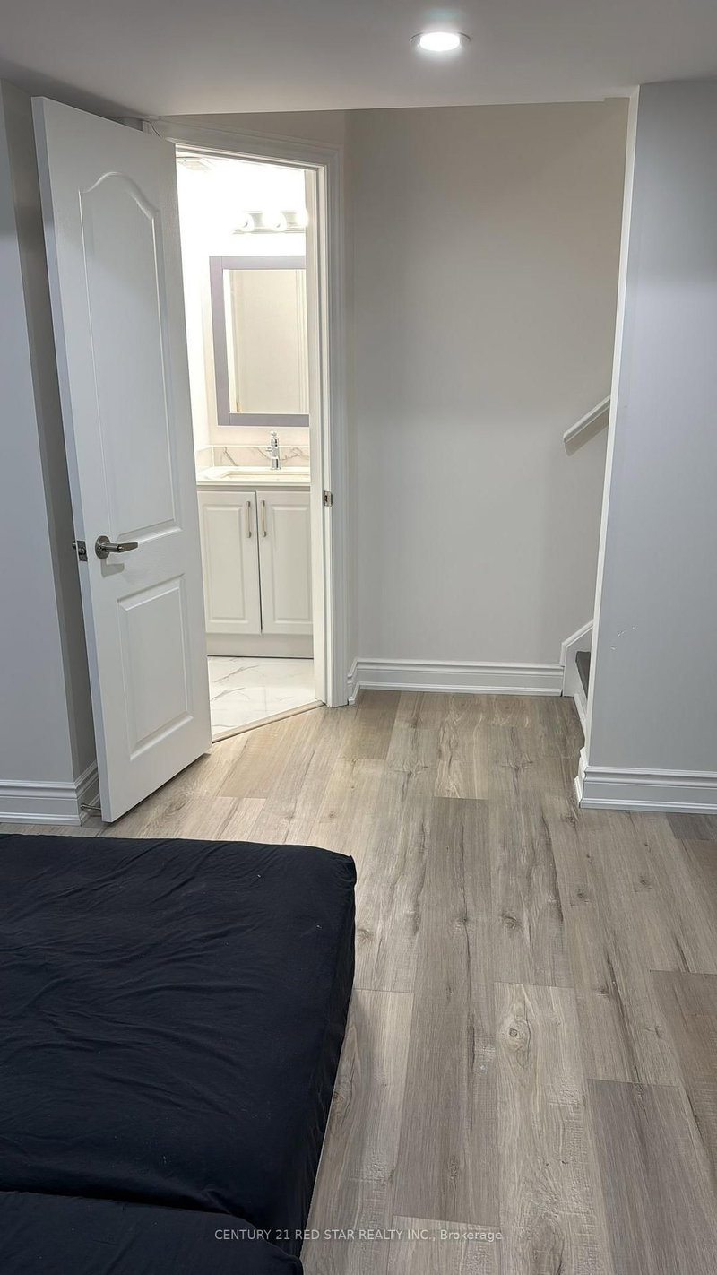 Bsmt - 1358 Beauty Bush Crt, Mississauga, L5V 1K4 | Image 2