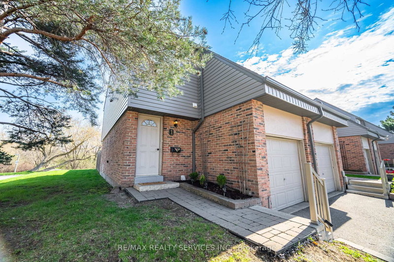 1 - 1 Tara Park Crt, Brampton, L6V 3E4 | Image 2
