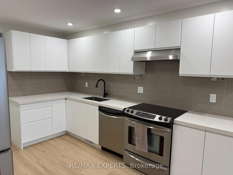 Main - 873 Hollyhill Crt, Mississauga, L4Y 2E2 | Image 2