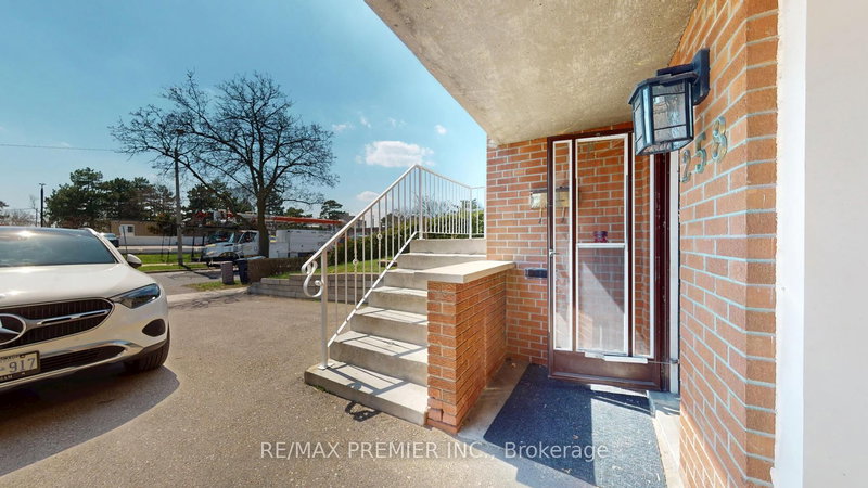 258 Grandravine Dr, Toronto, M3N 1J3 | Image 2