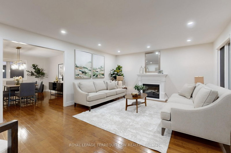 8 Chalmers Crt, Brampton, L6Z 3G9 | Image 3