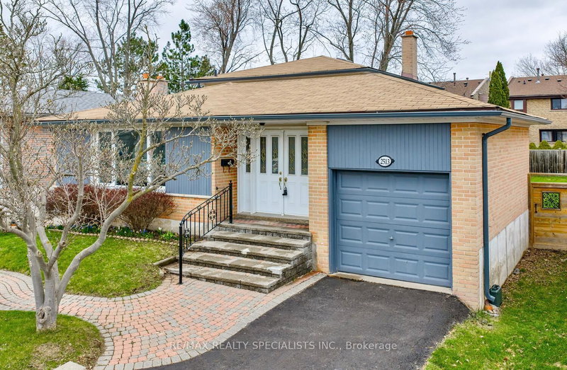 2513 Thorn Lodge Dr, Mississauga, L5K 1K8 | Image 2