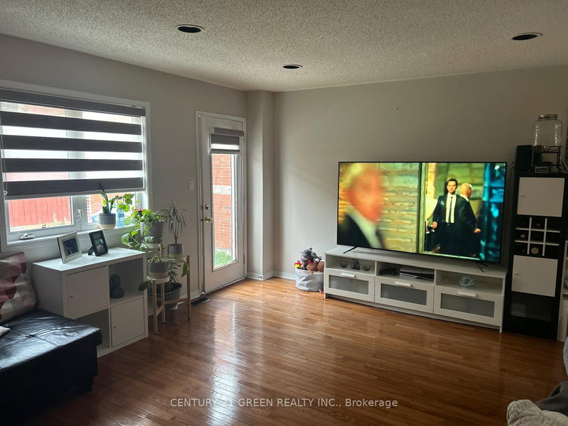 6 Oliti Crt, Toronto, M9L 3A3 | Image 2