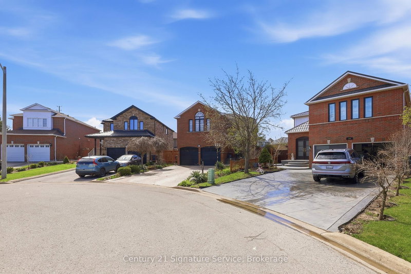 784 Avonshire Crt, Mississauga, L5V 2P2 | Image 3
