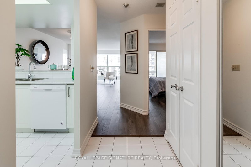 707 - 325 Webb Dr, Mississauga, L5B 3Z9 | Image 3