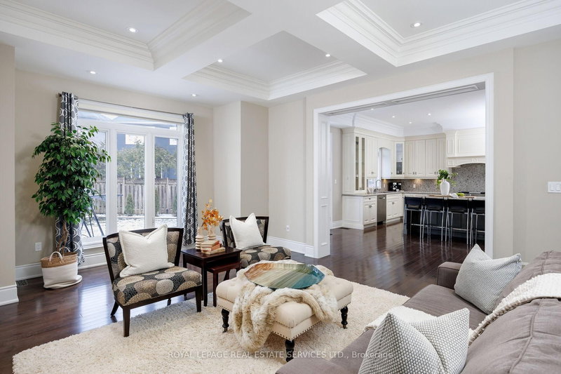 125 Paliser Crt, Oakville, L6K 2H1 | Image 2