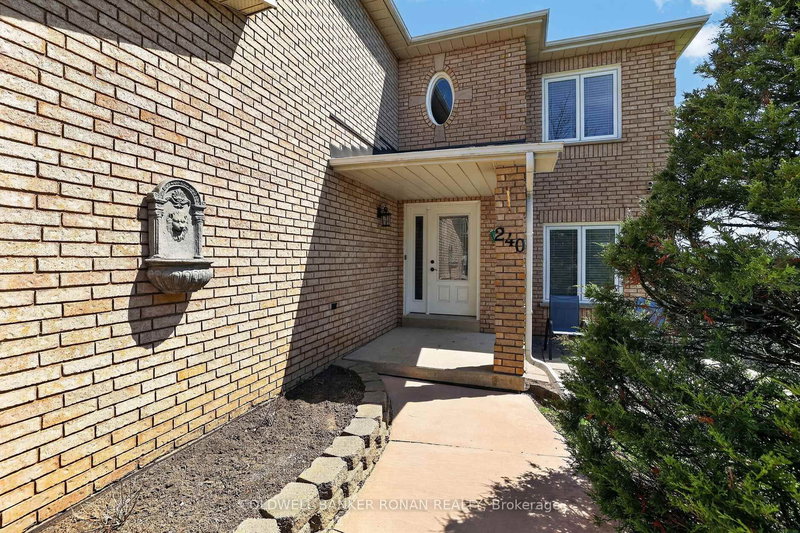 240 Howard Cres, Orangeville, L9W 4W6 | Image 2