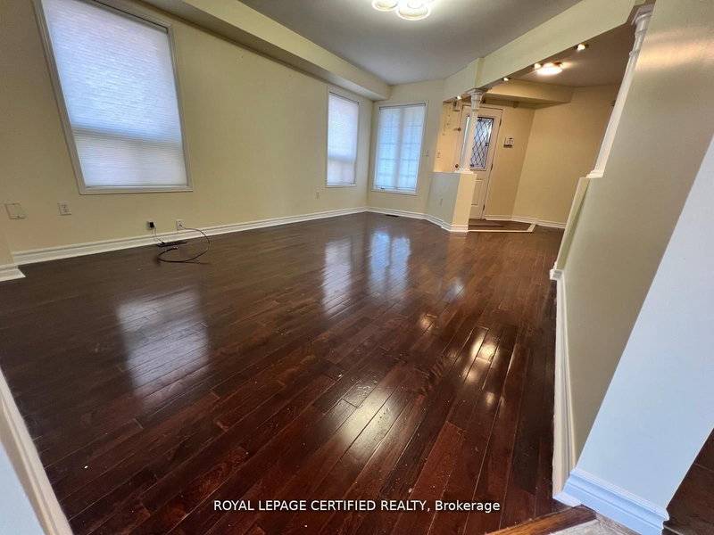 426 Orange Walk Cres, Mississauga, L5R 0A8 | Image 3