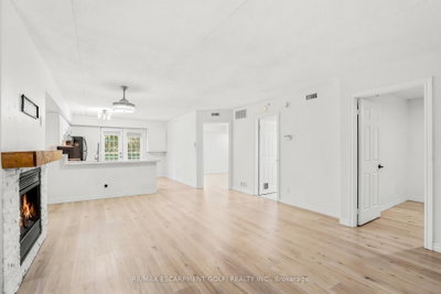 4003 Kilmer Drive • #207 • Burlington, ON photo 3
