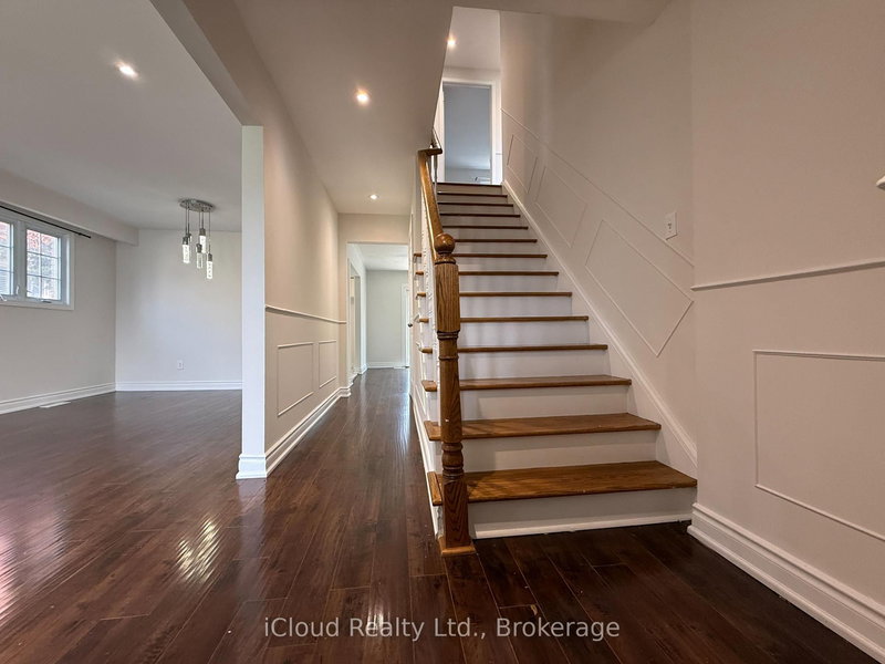 3880 Teeswater Rd, Mississauga, L4T 3L1 | Image 3