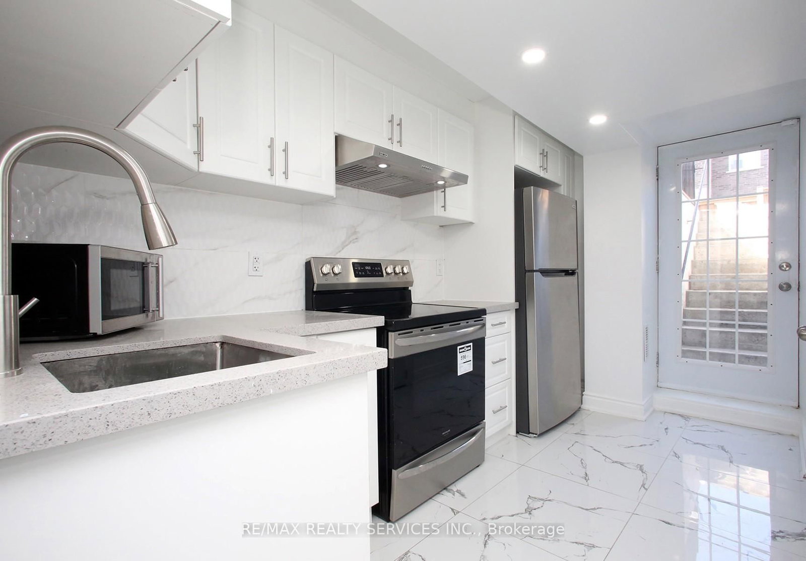 10 Isle Royal Terrace - Photo 18