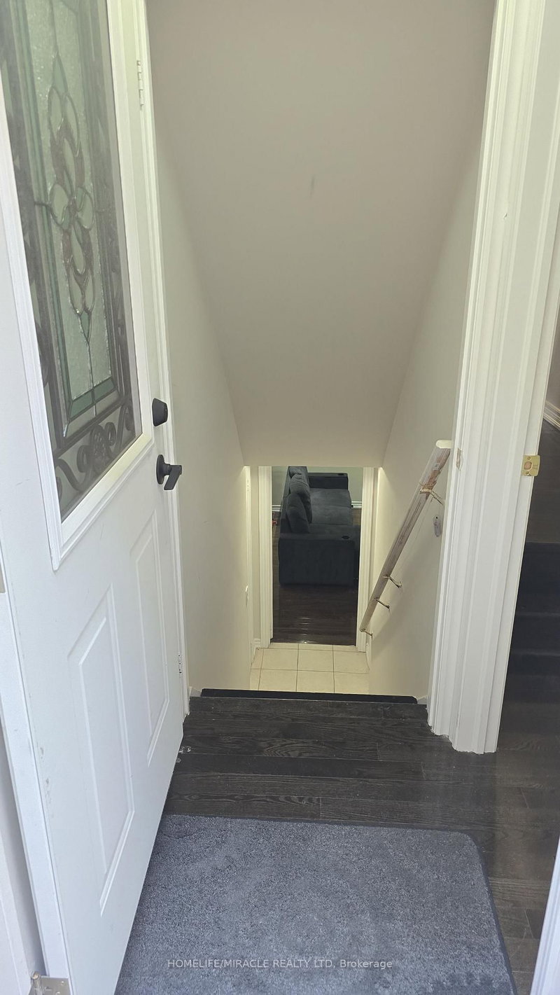 59 Castle Oaks Cross, Brampton, L6P 3G9 | Image 2