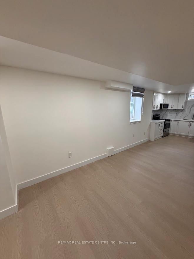 Lower - 3874 Manatee Way, Mississauga, L5M 6P7 | Image 3