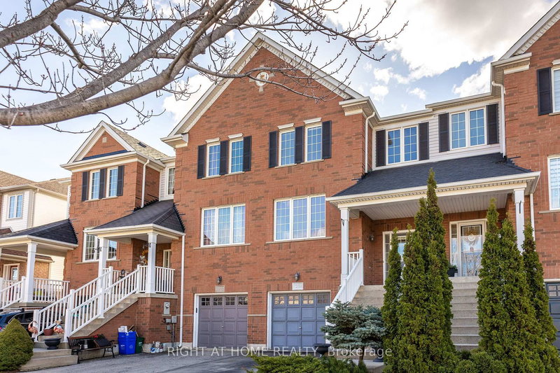 1251 Lamont Cres, Milton, L9T 6W4 | Image 2