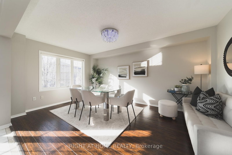 1251 Lamont Cres, Milton, L9T 6W4 | Image 3