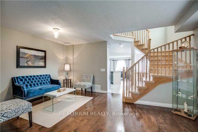 Upper - 548 Garden Walk - Photo 3