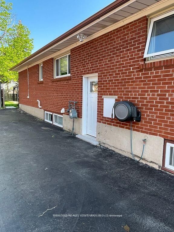 2403 Barclay Road