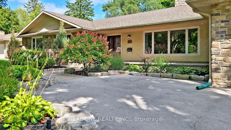 265 Woodland Dr, Oakville, L6J 4W6 | Image 3