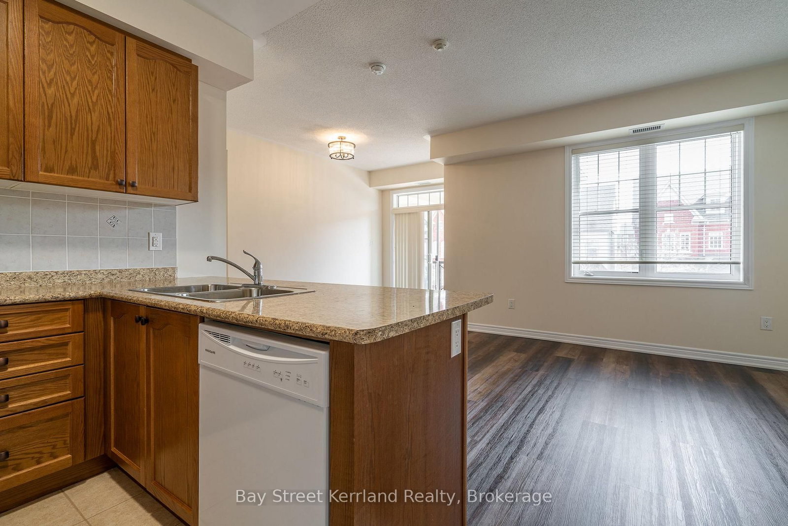 263 Georgian Drive, Unit 201 - Photo 8