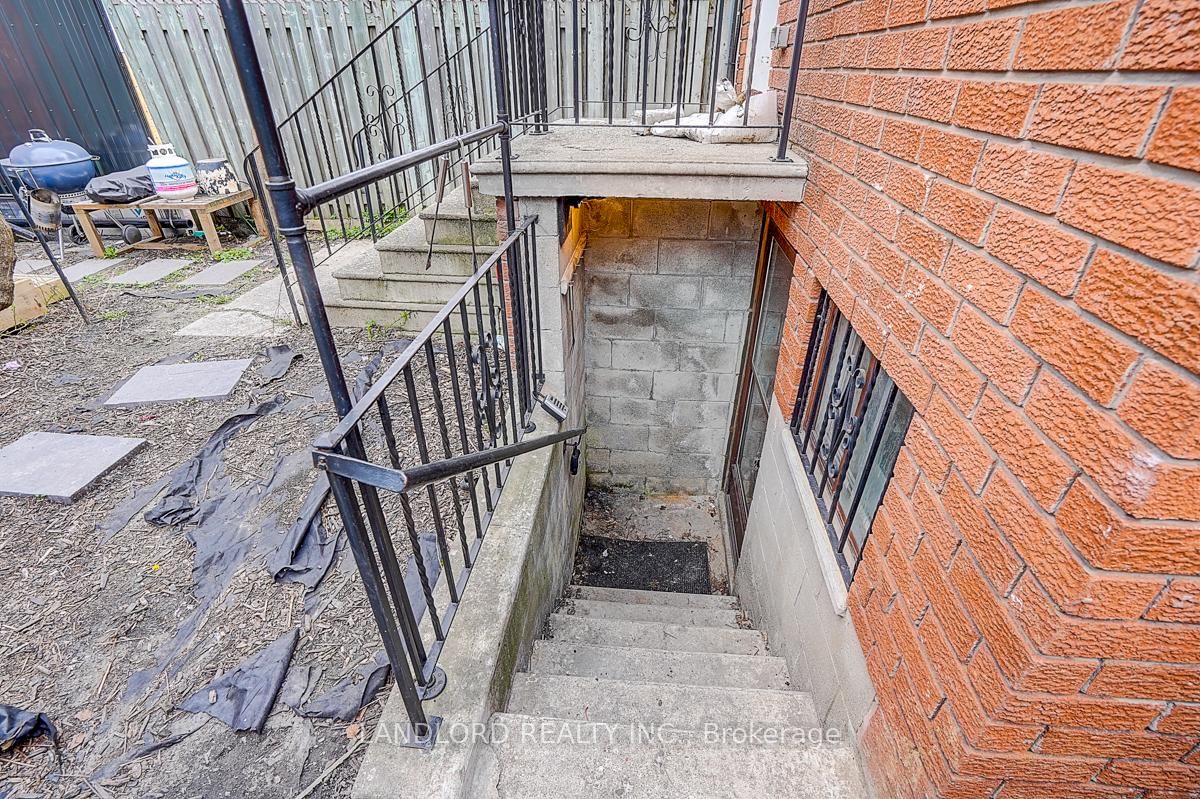 96 Wiltshire Avenue, Unit Lower - Photo 7