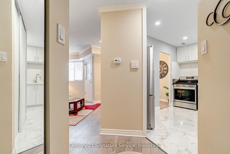 15 - 2001 Bonnymede Dr, Mississauga, L5J 4H8 | Image 3