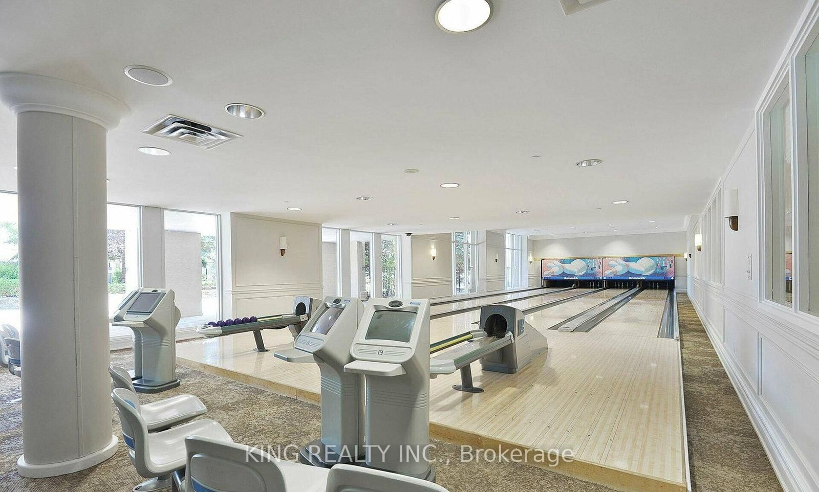 25 Kingsbridge Garden Circle, Unit 627 - Photo 8