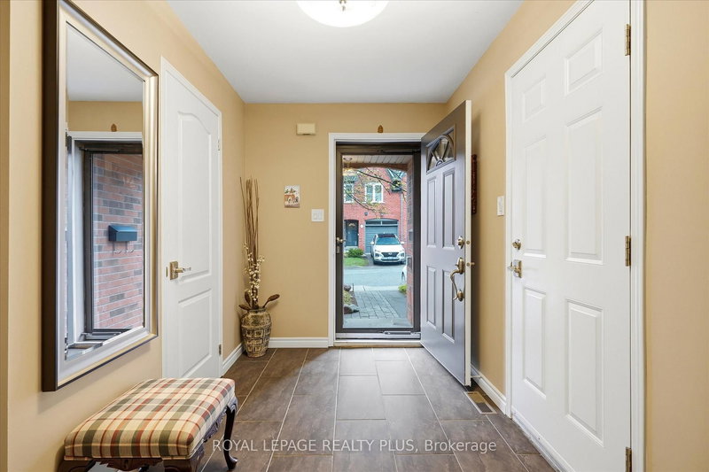 30C - 928 Queen Street W