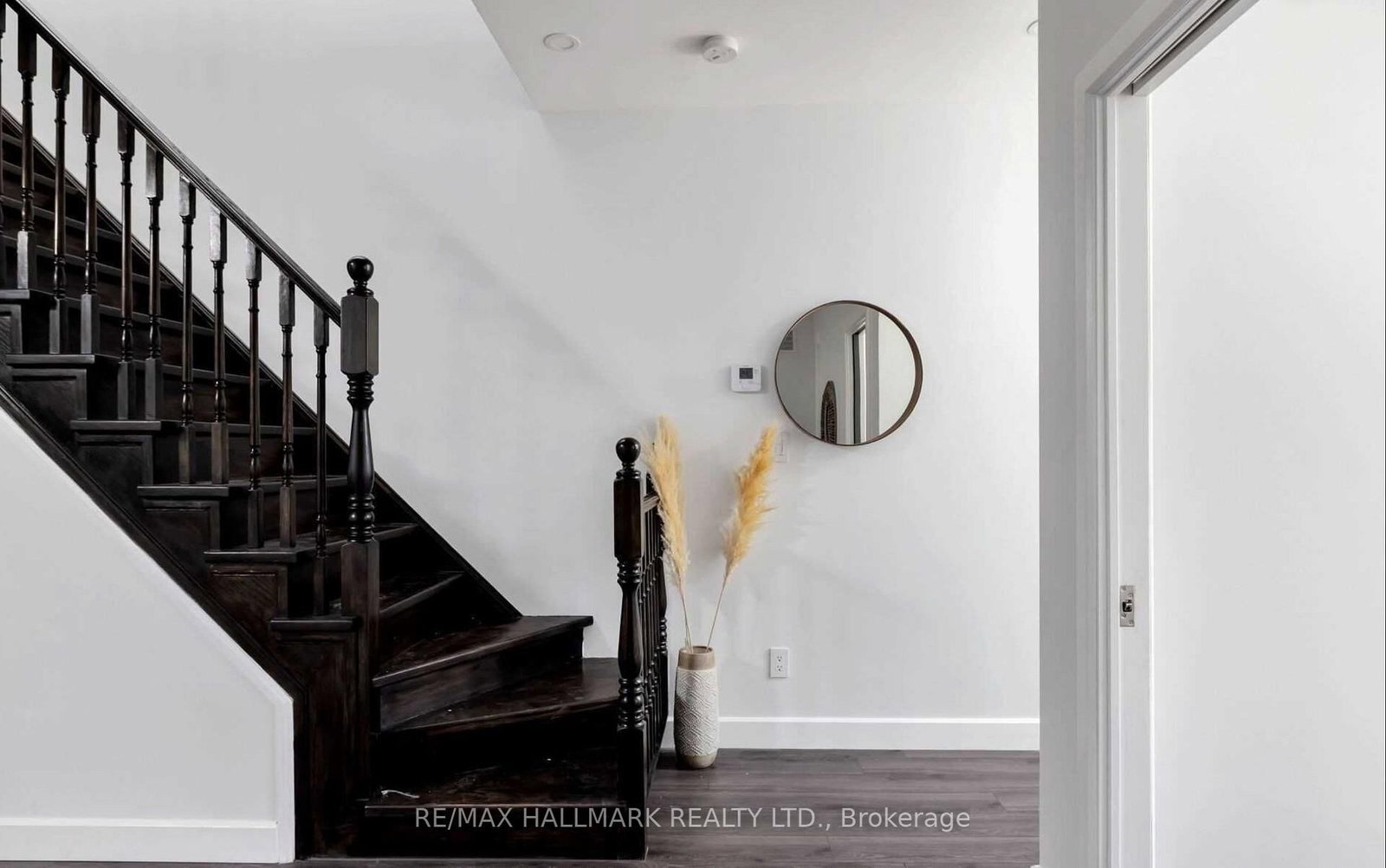 16 Brock Avenue - Photo 10