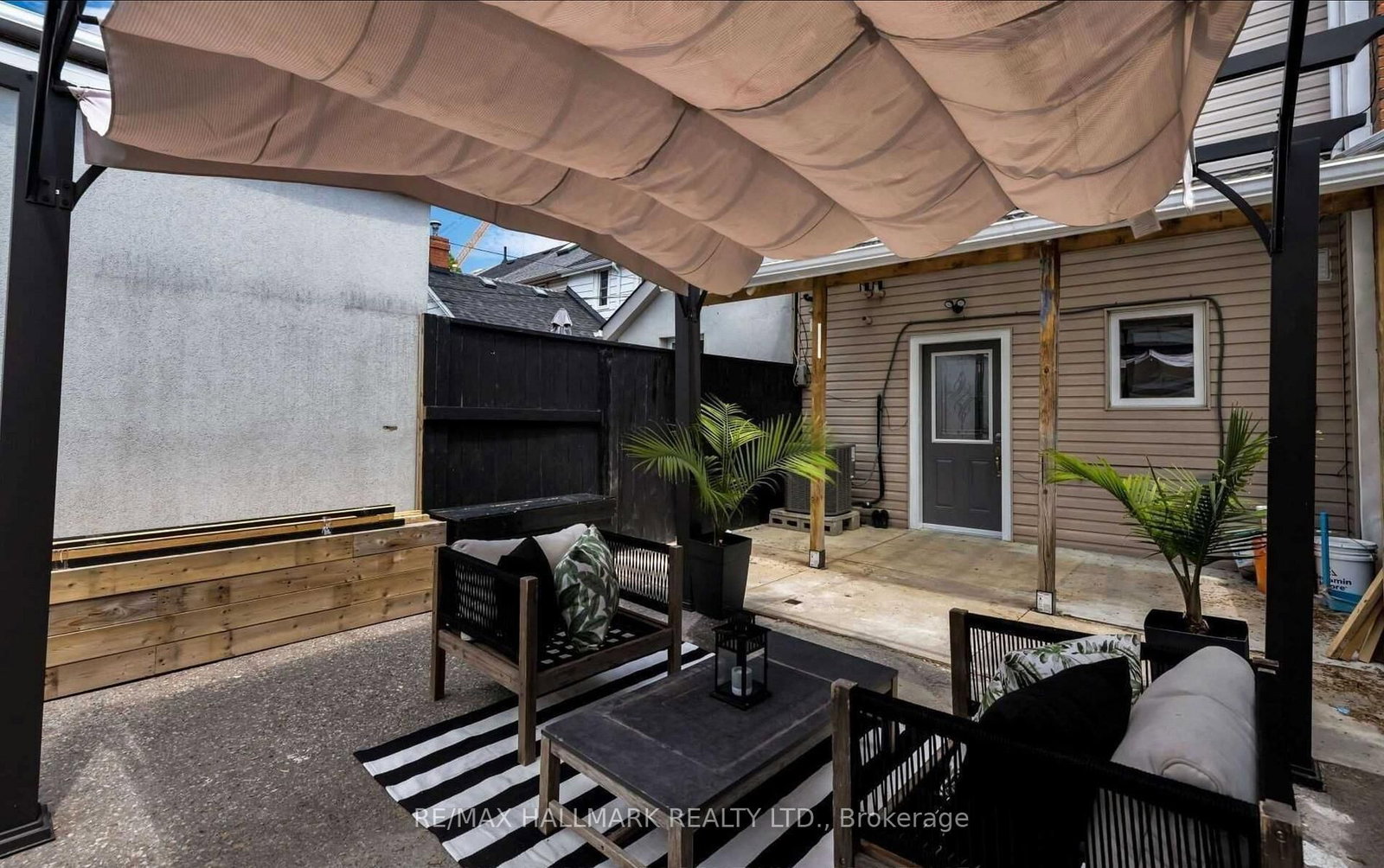 16 Brock Avenue - Photo 18