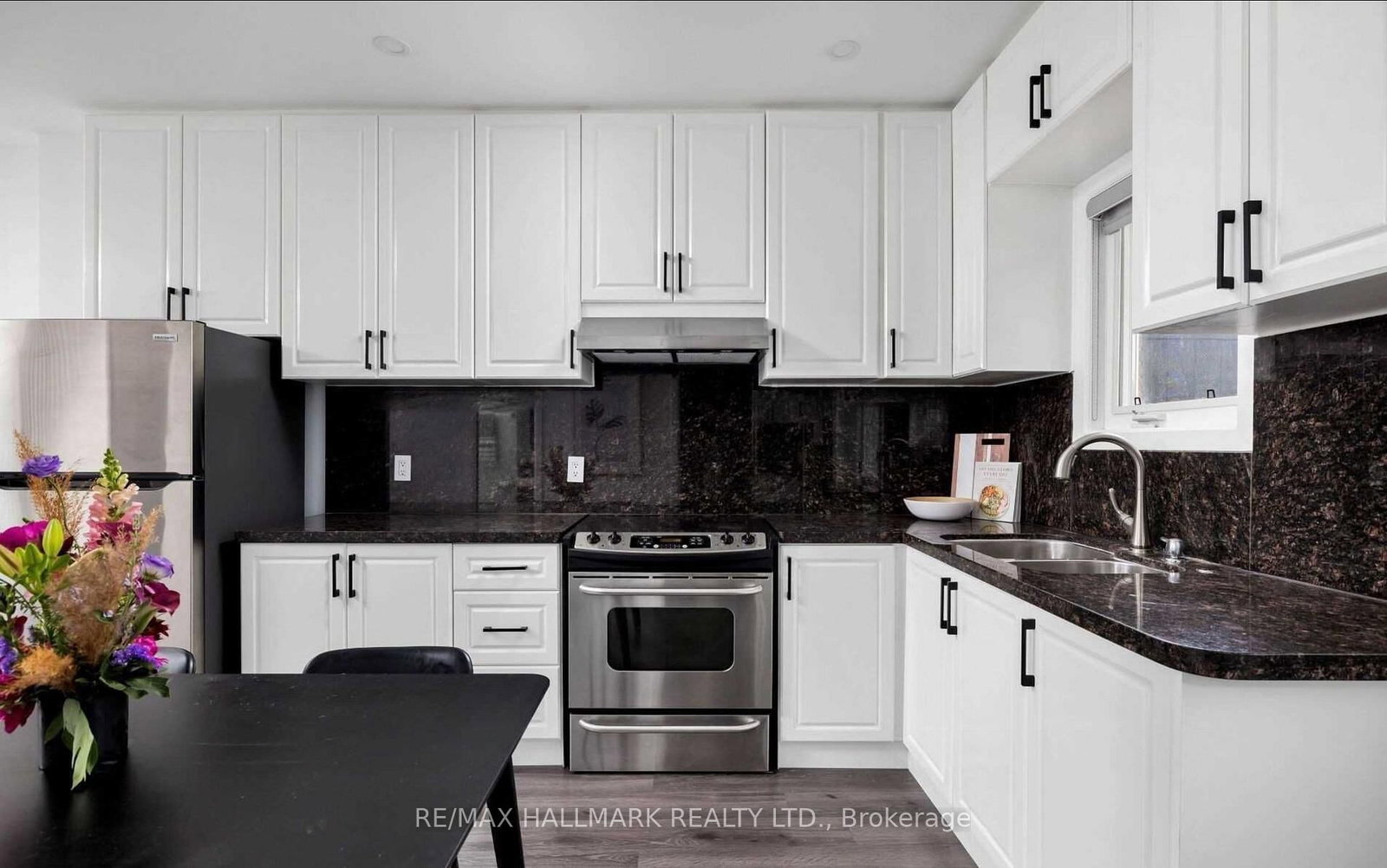 16 Brock Avenue - Photo 9