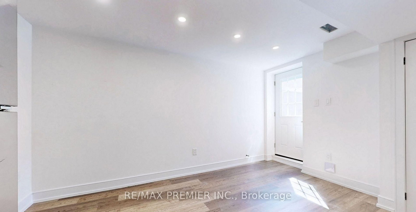 208 McRoberts Avenue W, Unit Lower - Photo 10